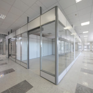 Стационарная алюминиевая перегородка Стационарная алюминиевая перегородка