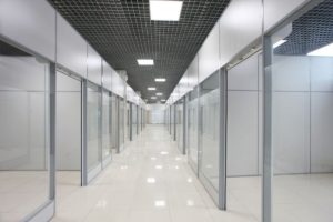 Торговая алюминиевая перегородка в торговый центр